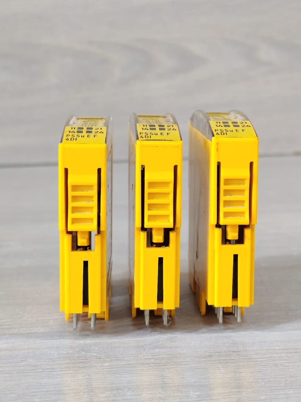 Pilz 312200 Pilz PSSu E F 4DI Safety Input Module 312200 8