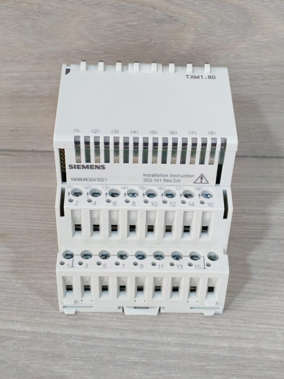Siemens TXM1.8D Siemens TXM1.8D 8-Input Digital Input Module - Missing Top Cover 3
