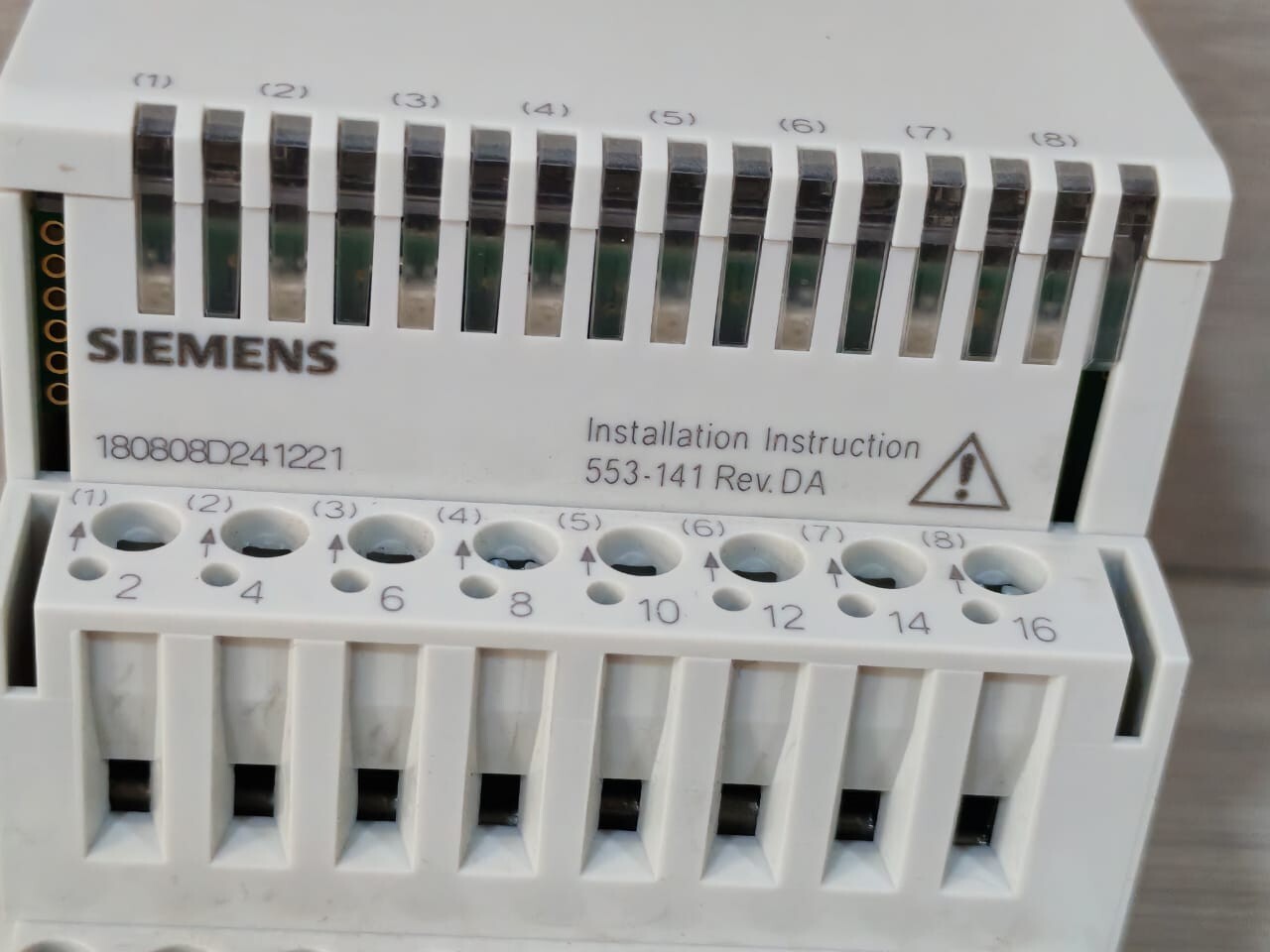 Siemens TXM1.8D Siemens TXM1.8D 8-Input Digital Input Module - Missing Top Cover 4