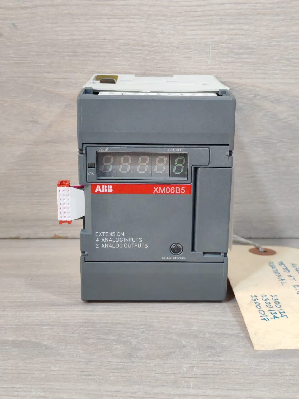 ABB 1SBP260103R1001 ABB XM06B5-K12.0 1SBP260103R1001 4 ANALOG INPUTS 2 ANALOG OUTPUTS MODULE 2