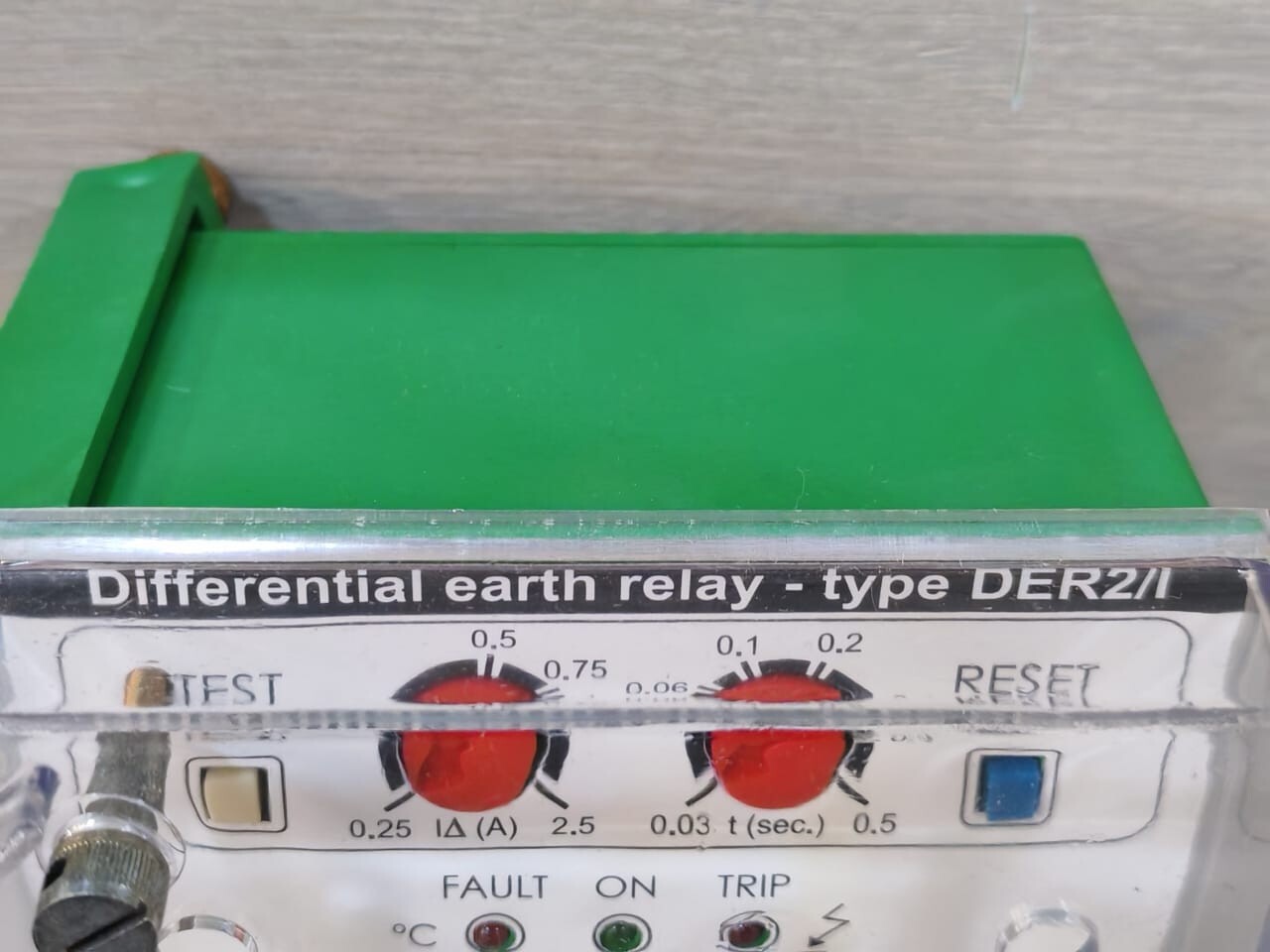 DOSSENNA & C DER2/I 9DR7ON DOSSENNA & C DER2/I 9DR7ON DIFFERENTIAL EARTH RELAY 115/230/400V 3