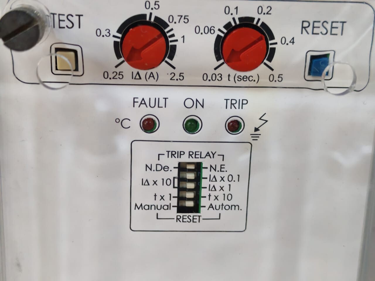 DOSSENNA & C DER2/I 9DR7ON DOSSENNA & C DER2/I 9DR7ON DIFFERENTIAL EARTH RELAY 115/230/400V 6