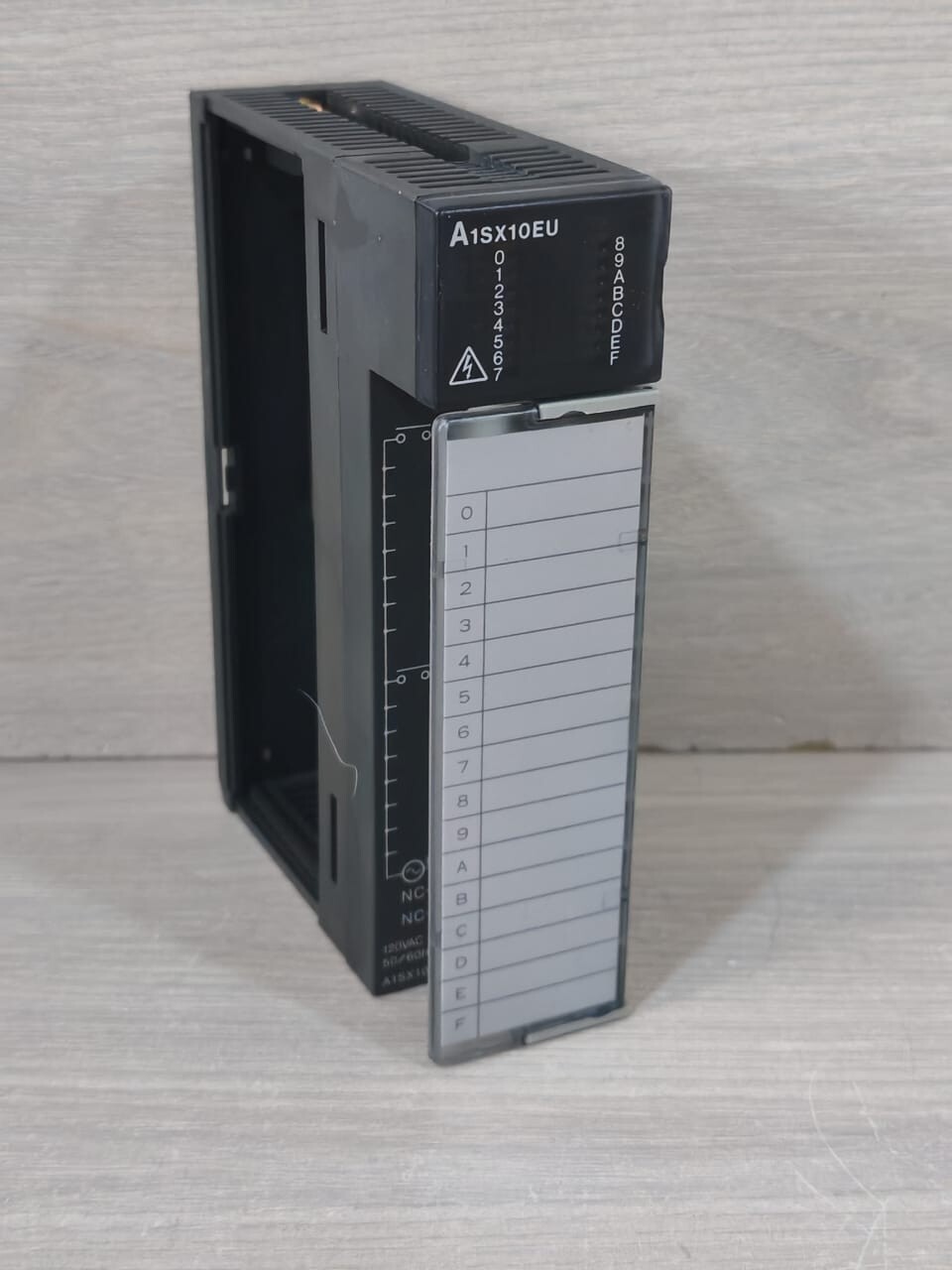Mitsubishi Electric A1SX10EU MITSUBISHI A1SX10EU INPUT UNIT 120VAC 7mA- WITH BROKEN TOP COVER 4
