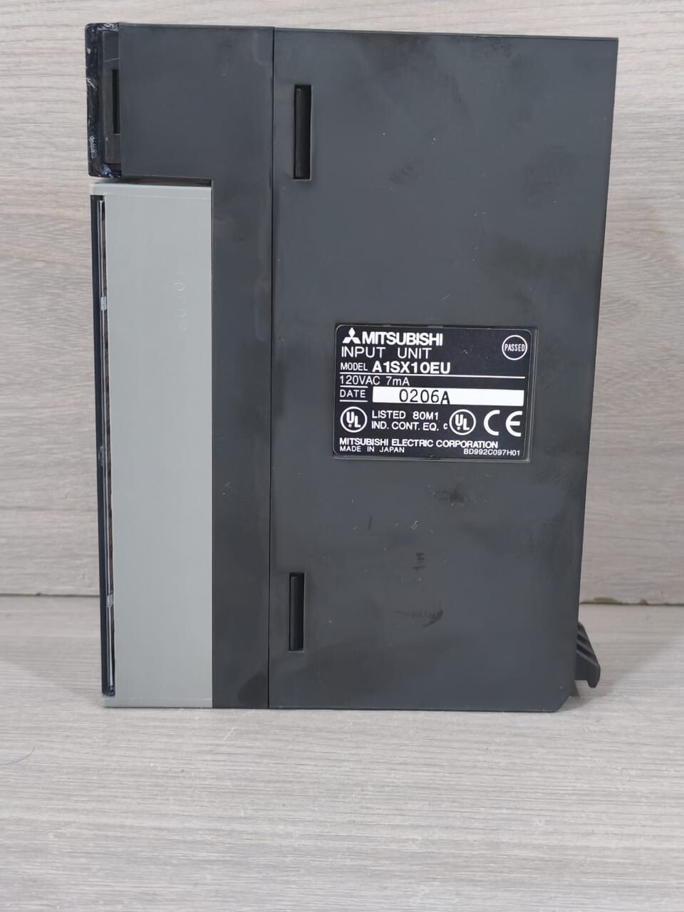 Mitsubishi Electric A1SX10EU MITSUBISHI A1SX10EU INPUT UNIT 120VAC 7mA- WITH BROKEN TOP COVER 10
