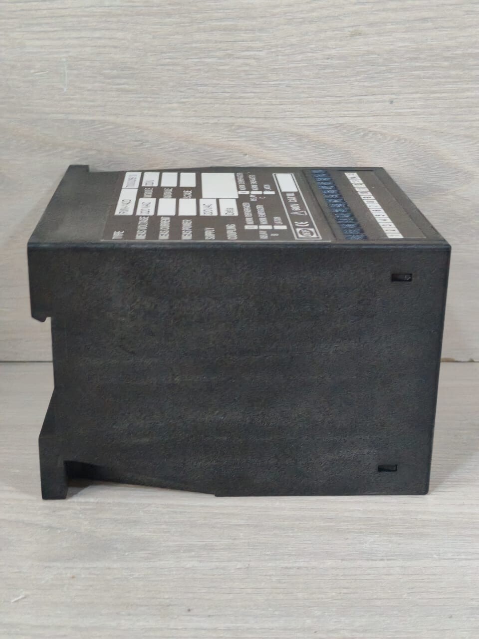 DEIF RMV-142D DEIF RMV-142D PROTECTIVE VOLTAGE RELAY 220VAC- WITH FILTY BOX 6