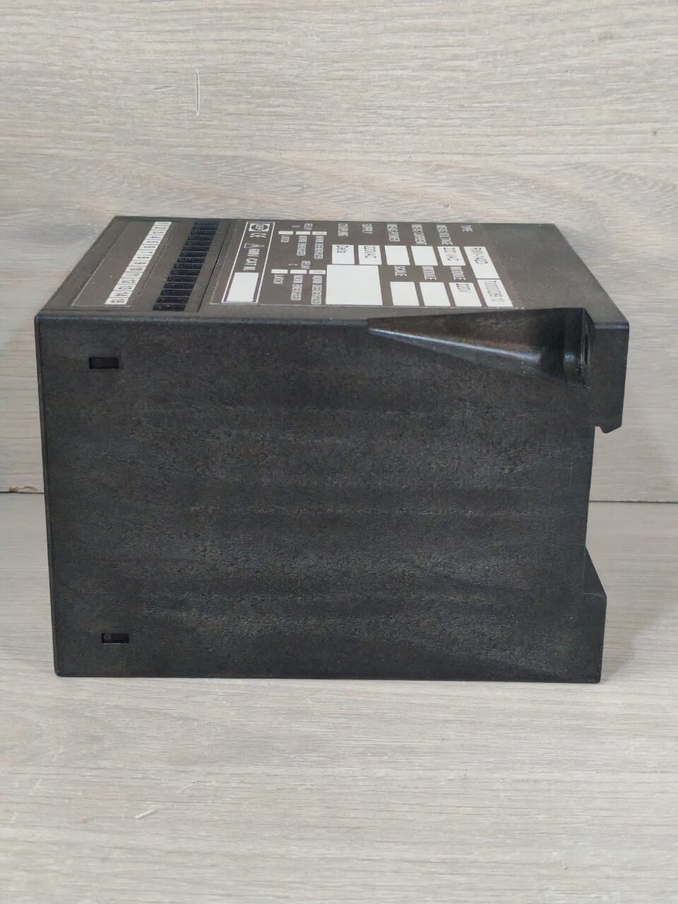 DEIF RMV-142D DEIF RMV-142D PROTECTIVE VOLTAGE RELAY 220VAC- WITH FILTY BOX 7