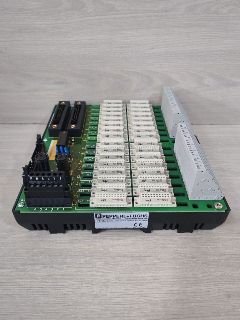 Pepperl+Fuchs 238932 Pepperl+Fuchs H-System HICTB16-YC3-RN-AIC16S-KS-NEXSP Termination Board 238932 9