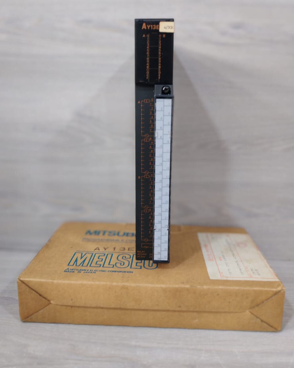 MITSUBISHI MELSEC AY13E PROGRAMMABLE CONTROLLER OUTPUT MODULE