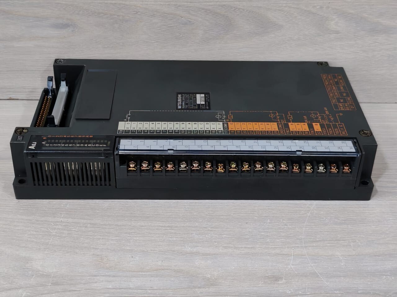 Mitsubishi A0J2-E28BT MITSUBISHI A0J2-E28BT IN/OUT DC12/24V PROGRAMMABLE CONTROLLER 10