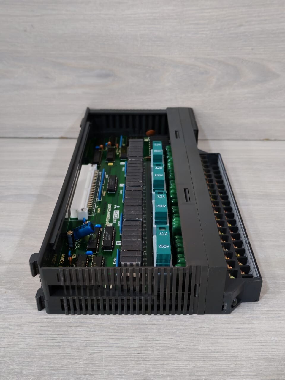 Mitsubishi Electric AY23 Mitsubishi AY23 Melsec Programmable Controller Output Module 8