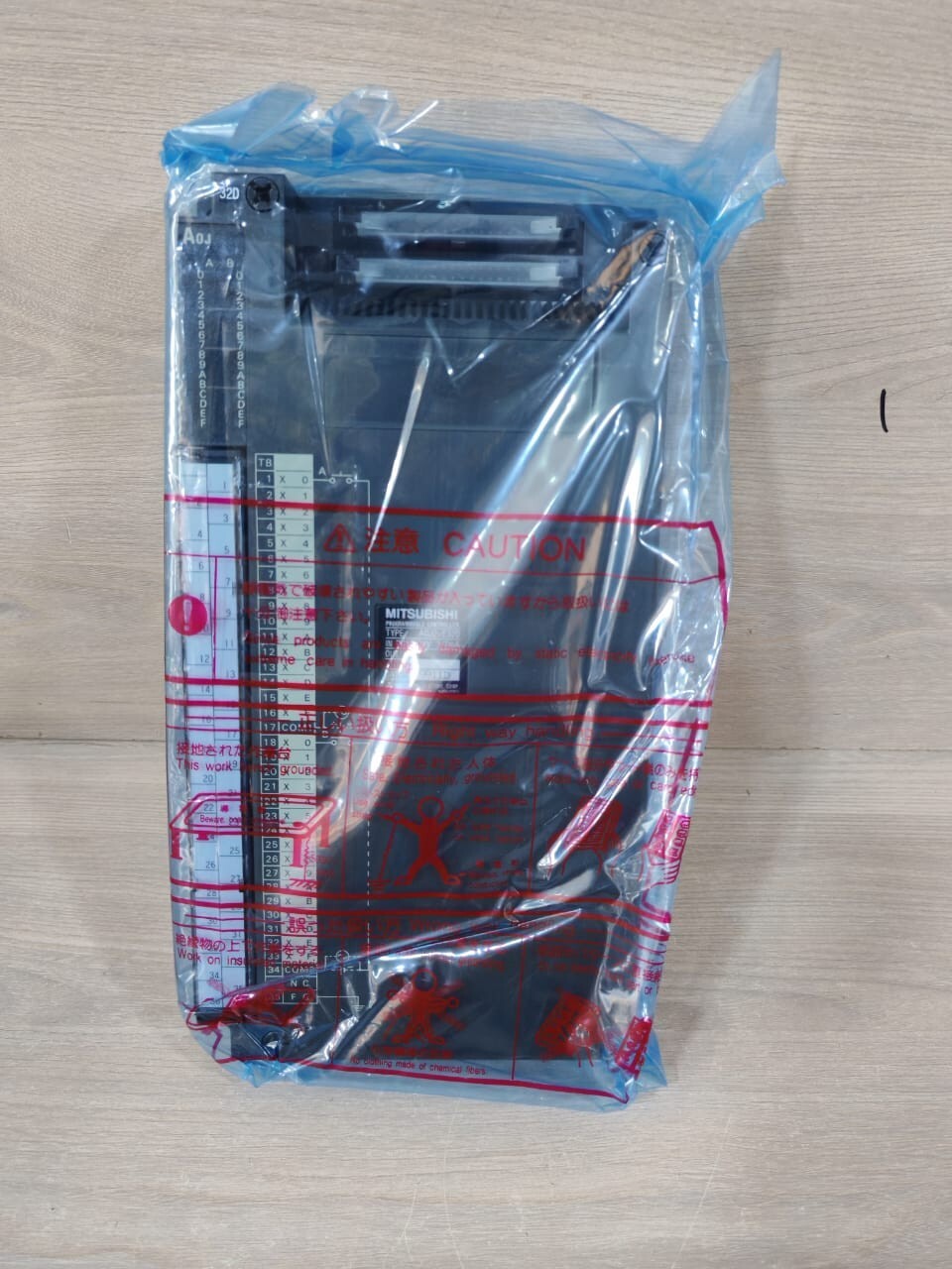 Mitsubishi A0J2-E3D2 MITSUBISHI A0J2-E3D2 IN DC12/24V 3/7mA PROGRAMMABLE CONTROLLER 2