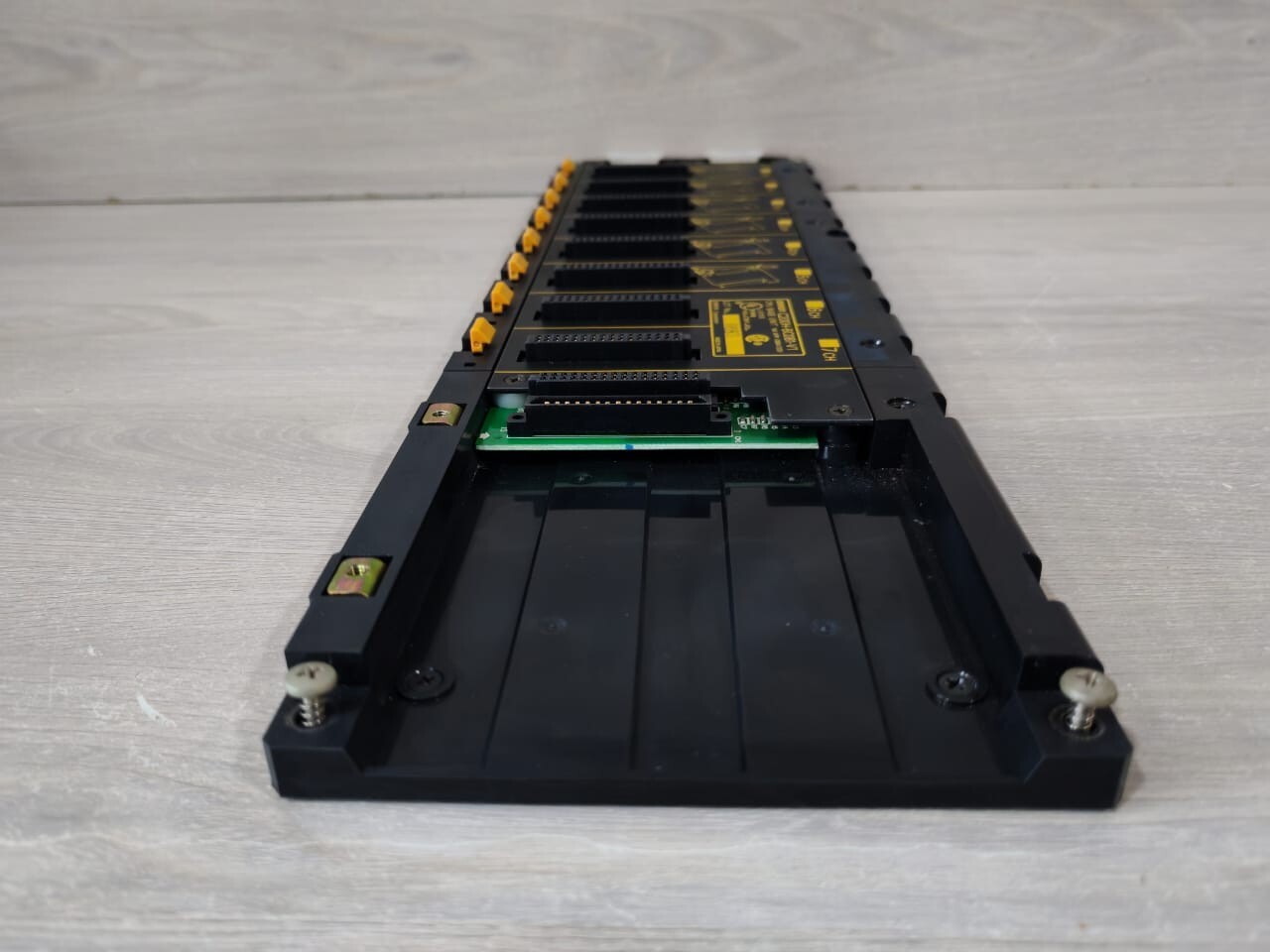 Omron C200HW-BC081-V1 OMRON C200HW-BC081-V1 CPU BASE UNIT 4
