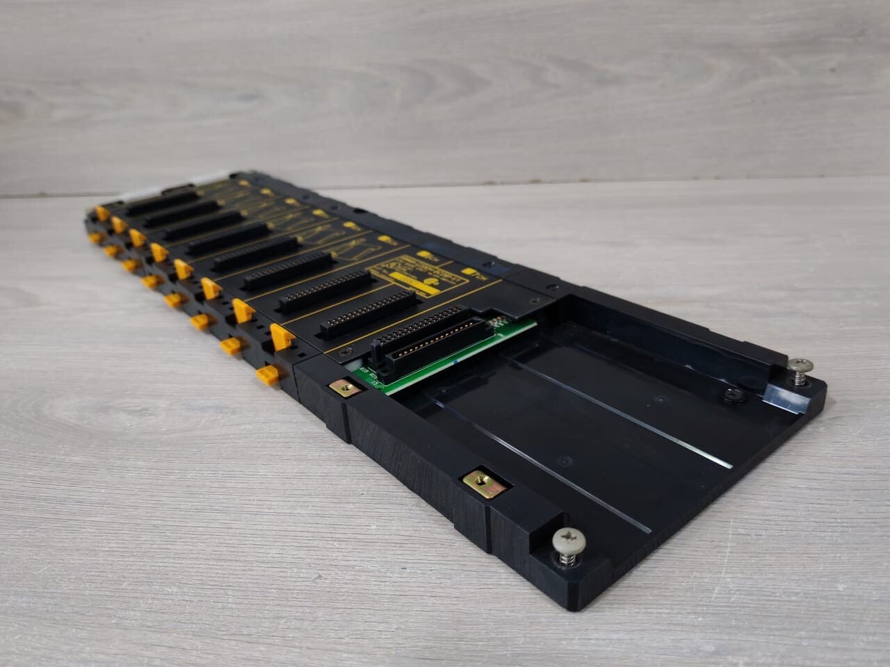 Omron C200HW-BC081-V1 OMRON C200HW-BC081-V1 CPU BASE UNIT 7