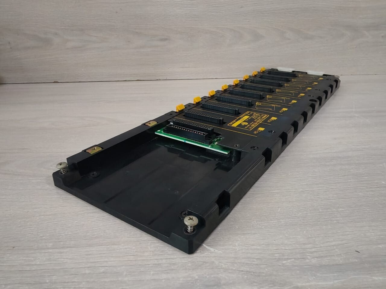 Omron C200HW-BC081-V1 OMRON C200HW-BC081-V1 CPU BASE UNIT 8