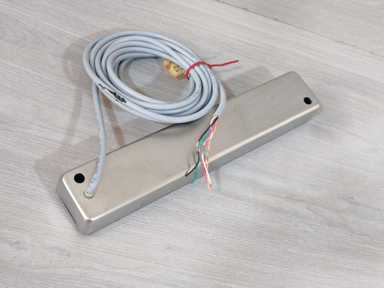 Securitron M34SCF Securitron M34SCF MagnaLock 12/24VDC | 320/170 mA 5