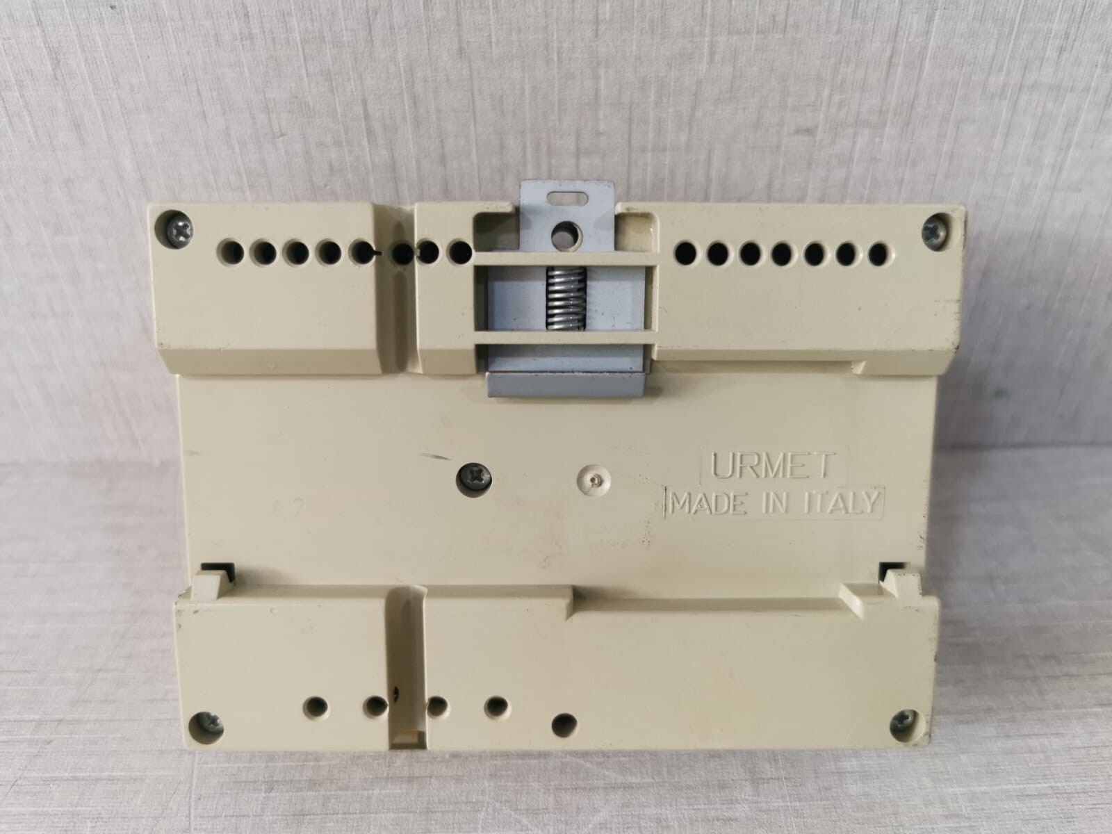Monitor URMET-789 Urmet 789/3 - Alimentatore video per 3 monitor supplementeri 8