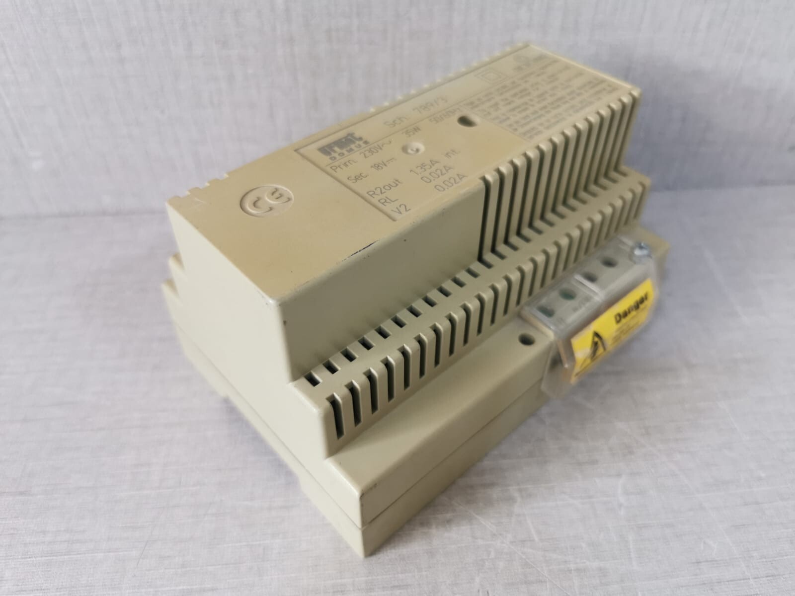 Monitor URMET-789 Urmet 789/3 - Alimentatore video per 3 monitor supplementeri 10