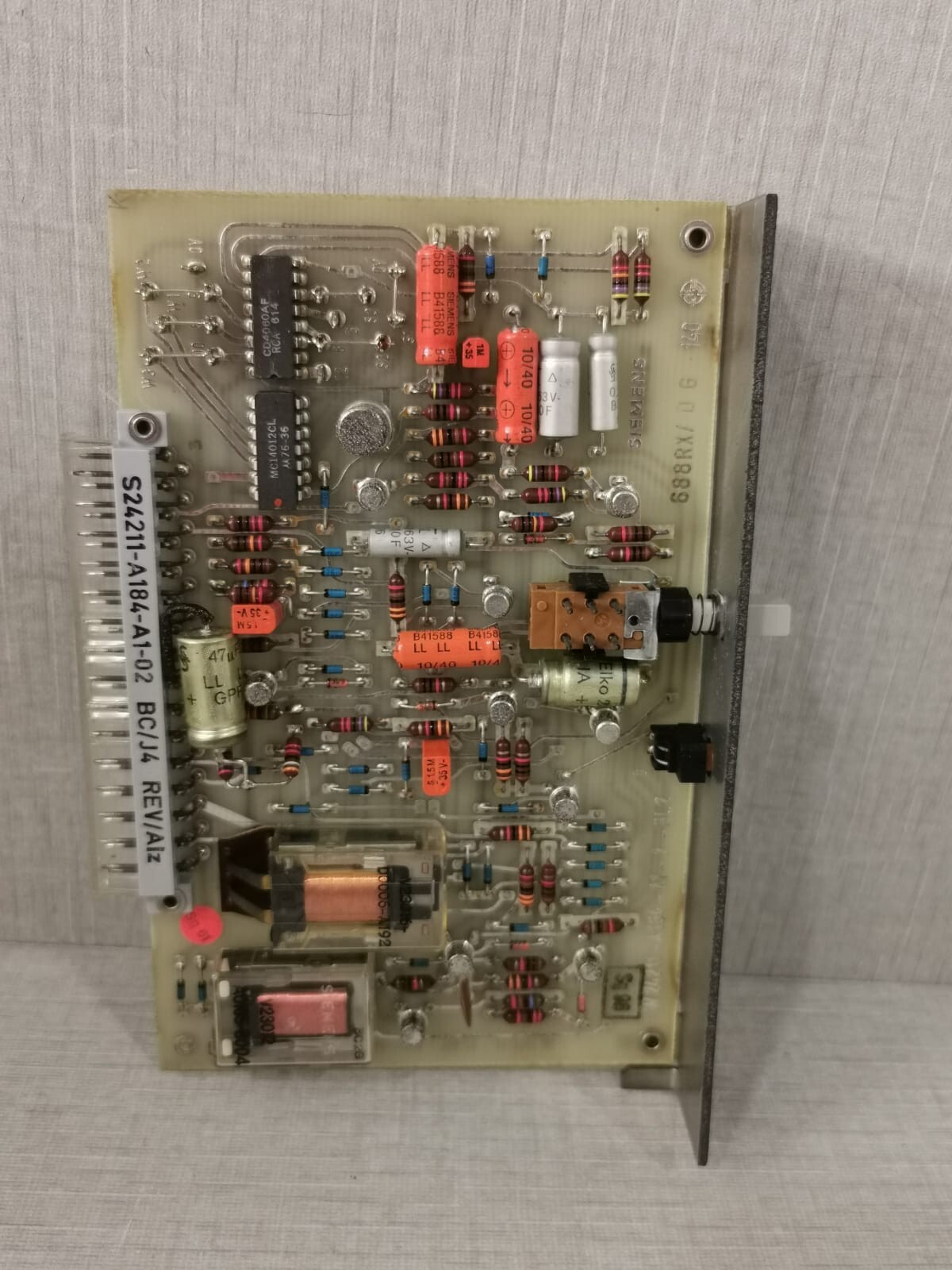 Siemens S24211-A184-A1-02 Siemens S24211-A184-A1-02 BC/J4 Rev/Alz 10