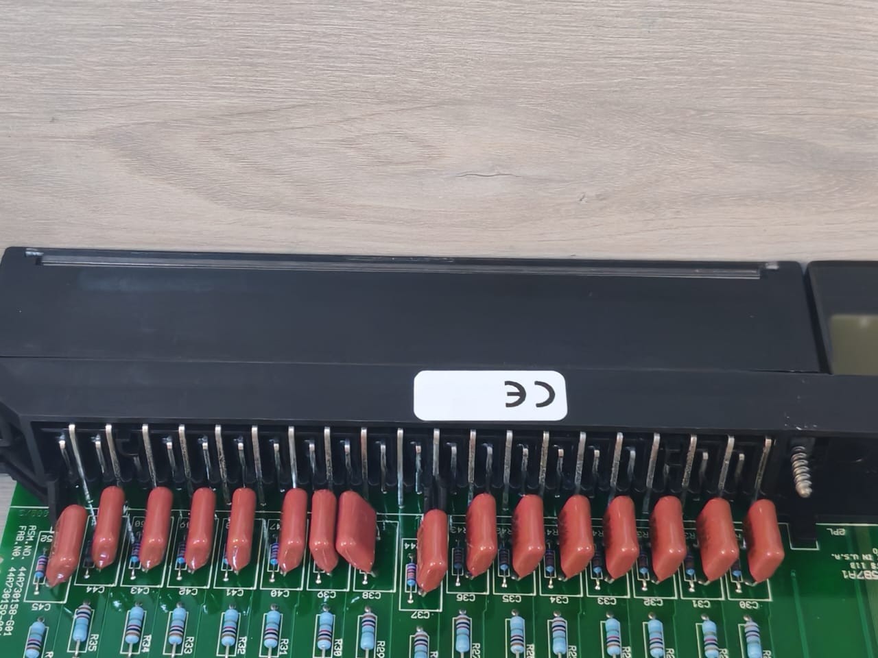 GE IC697MDL240 GE FANUC IC697MDL240 DISCRETE INPUT MODULE 8