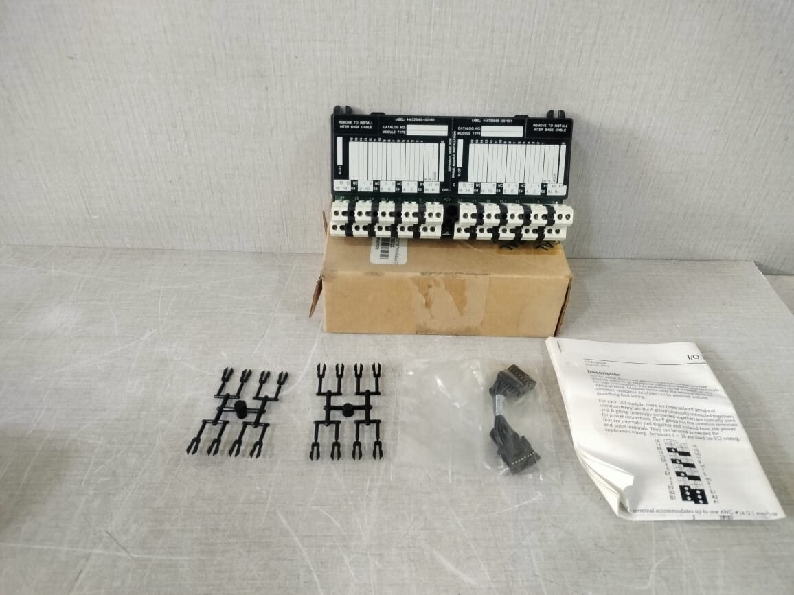 GE FANUC IC670CHS002E I/O BASE 2 TIER BOX TERMINAL