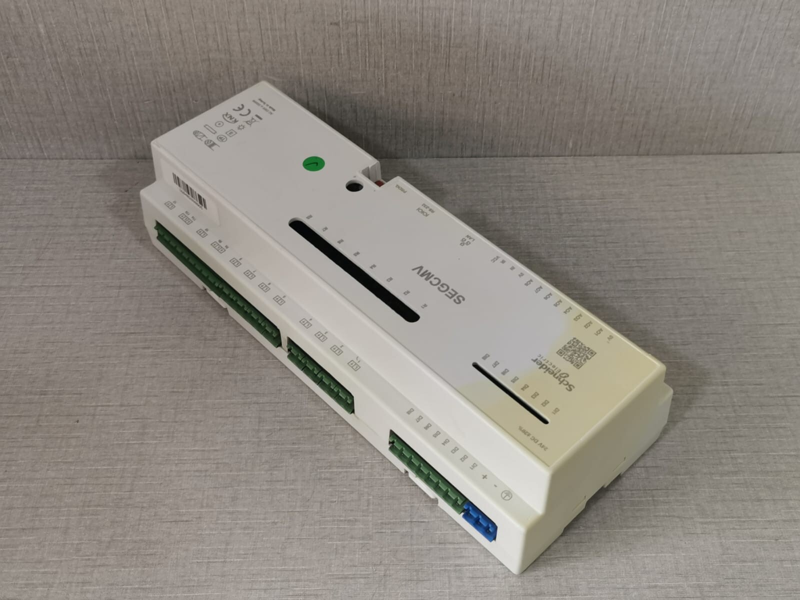 Schneider Electric CONTROL-WITH Schneider Electric SEGCMV Intelligent Motor Control-WITH DISCOLORATION/STAIN 9