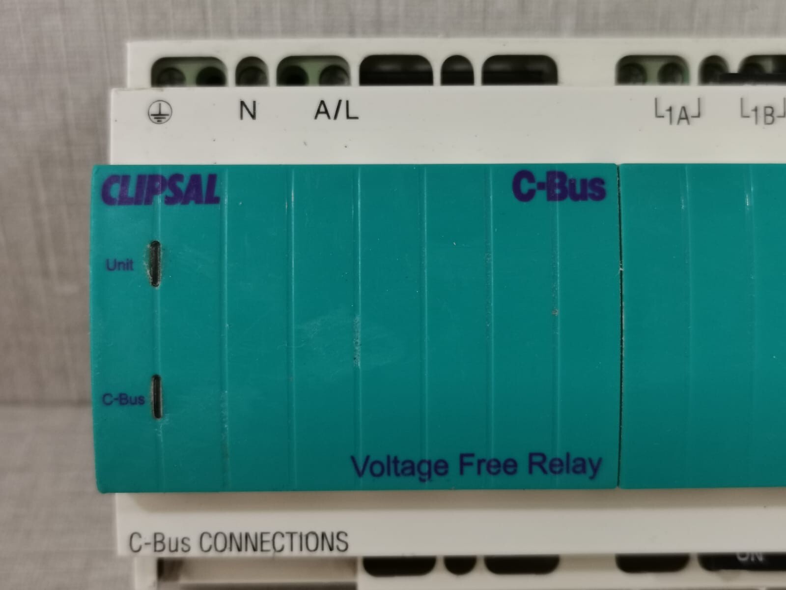 GE BUS-220 Clipsal 5504RV20P C-Bus 220-240V 4-Channel Voltage Free Relay (MFG 2006) 2