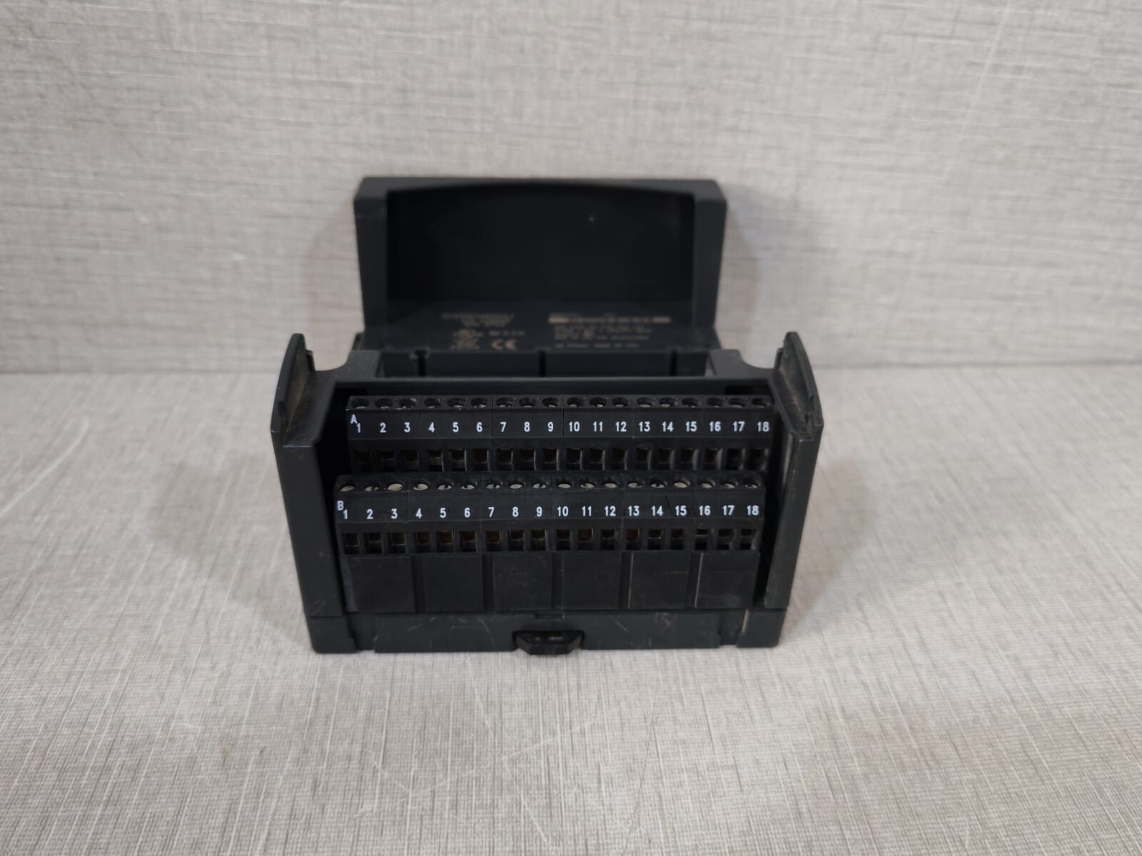 GE IC200CHS2002J GE Fanuc IC200CHS2002J I/O Carrier Box Style 3