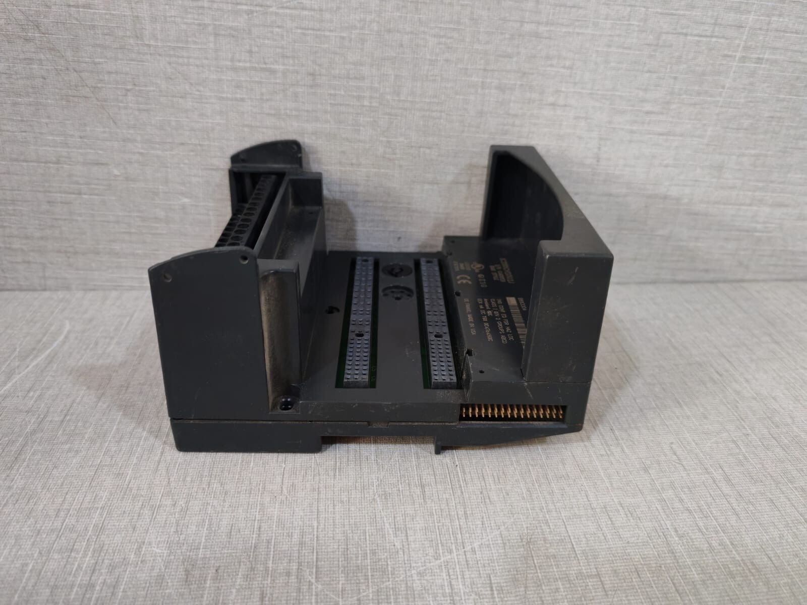 GE IC200CHS2002J GE Fanuc IC200CHS2002J I/O Carrier Box Style 5