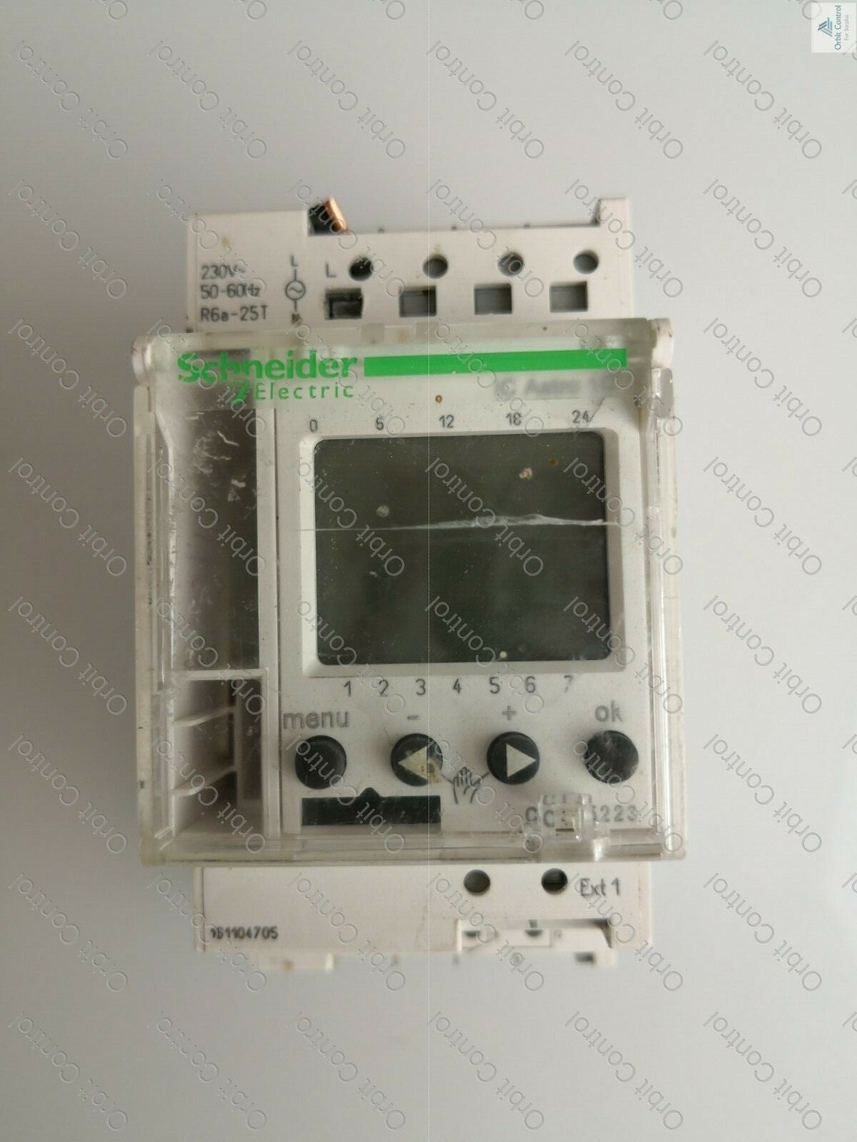 schneider CCT15851 Rail Switch 230 V