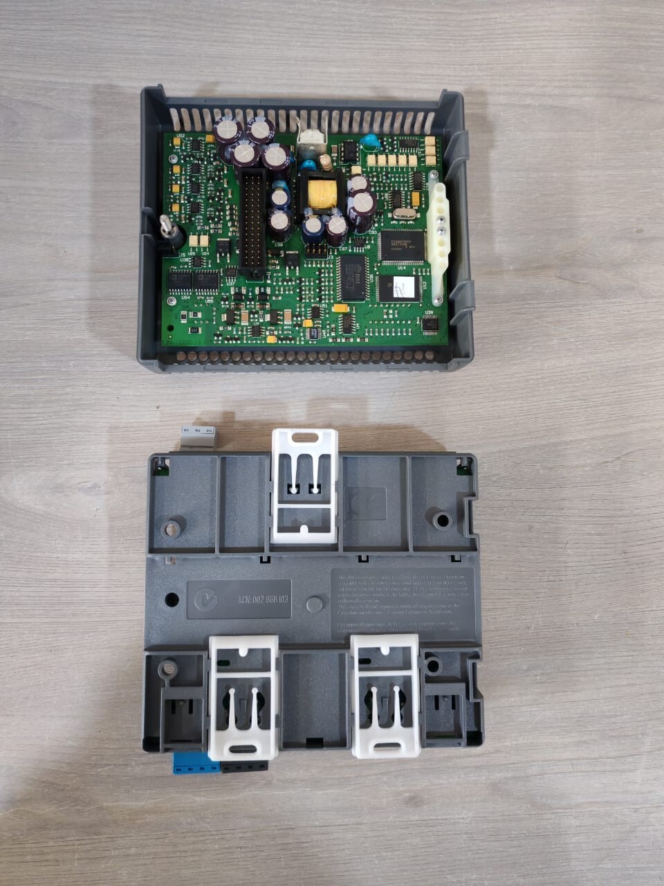 Johnson Controls FEU1620-0 Johnson Controls MS-FEU1620-0 with Integral Display and Mounting Base 8