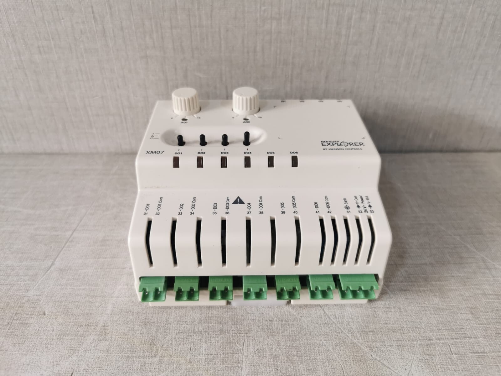 Johnson Controls XM07X51-000C XM07 Johnson Controls Facility Explorer LP-XM07X51-000C Field Controller 8