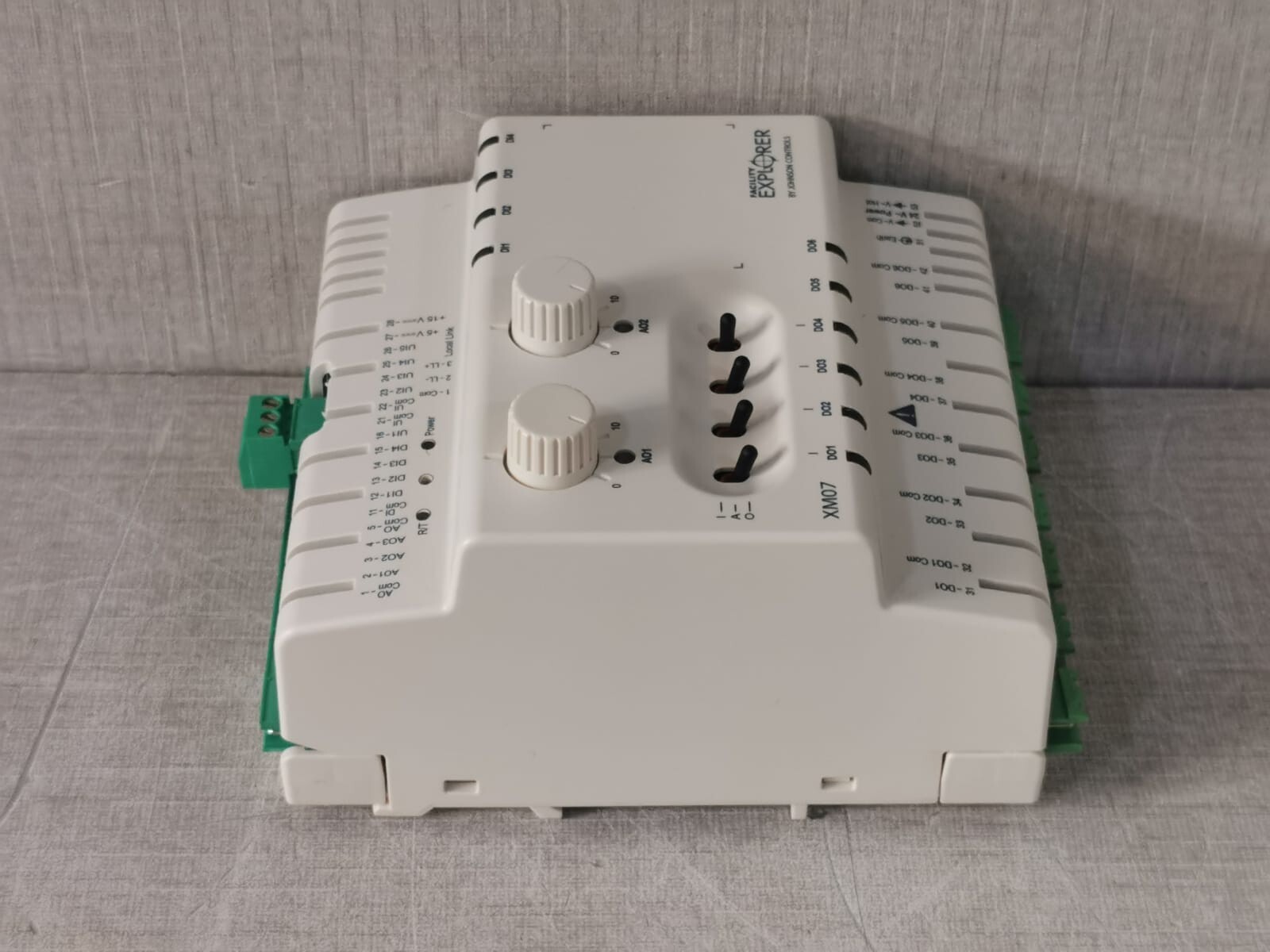 Johnson Controls XM07X51-000C XM07 Johnson Controls Facility Explorer LP-XM07X51-000C Field Controller 9