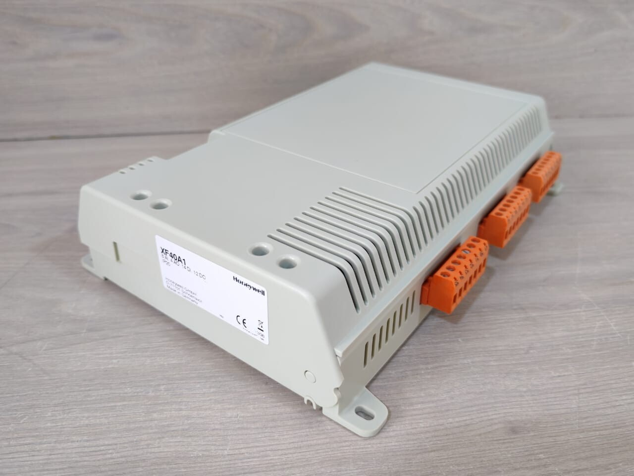 Honeywell XF40A1 HONEYWELL XF40A1 -8AI/4 AO/14 DI/ 12 DO 9