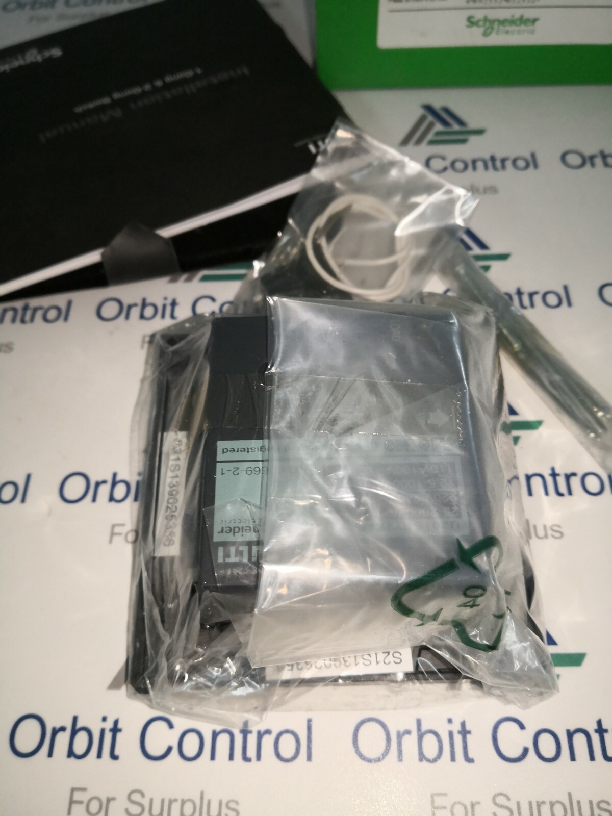 Schneider Electric U201SRY2KW U201SRY2KW SCHNEIDER ELECTRIC Universal Relay Switch Module 3