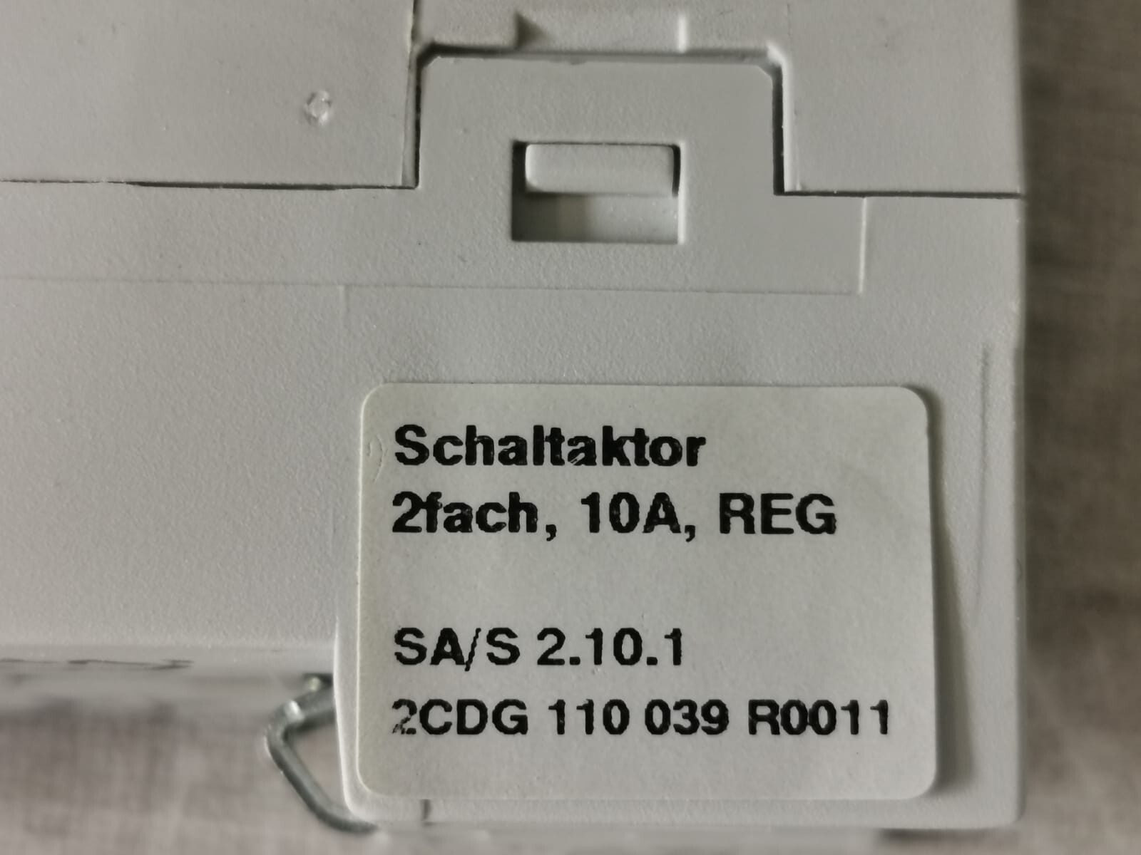 ABB 2CDG 110 039 R0011 ABB SA/S 2.10.1 SWITCH ACTUATOR 2CDG 110 039 R0011 3
