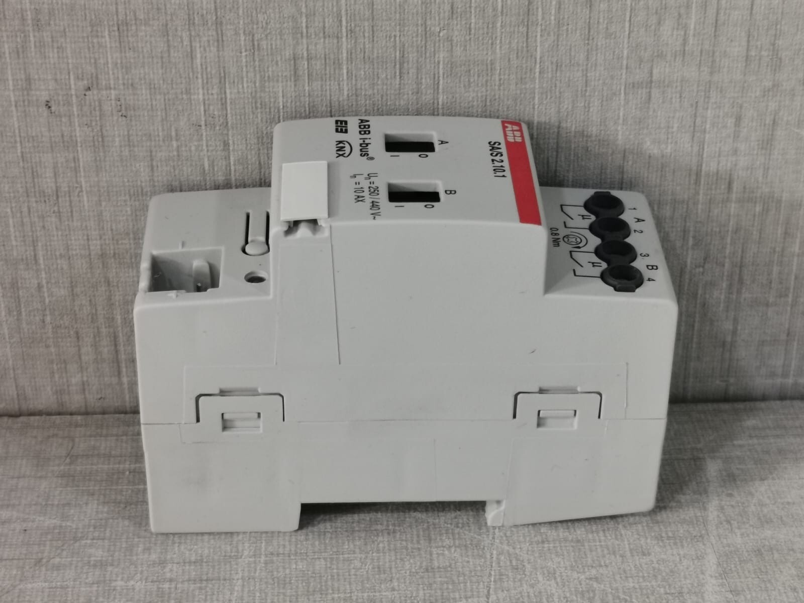 ABB 2CDG 110 039 R0011 ABB SA/S 2.10.1 SWITCH ACTUATOR 2CDG 110 039 R0011 5