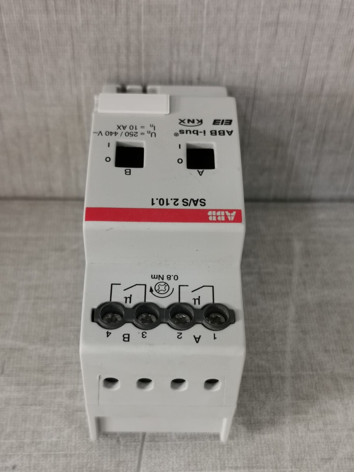 ABB 2CDG 110 039 R0011 ABB SA/S 2.10.1 SWITCH ACTUATOR 2CDG 110 039 R0011 6