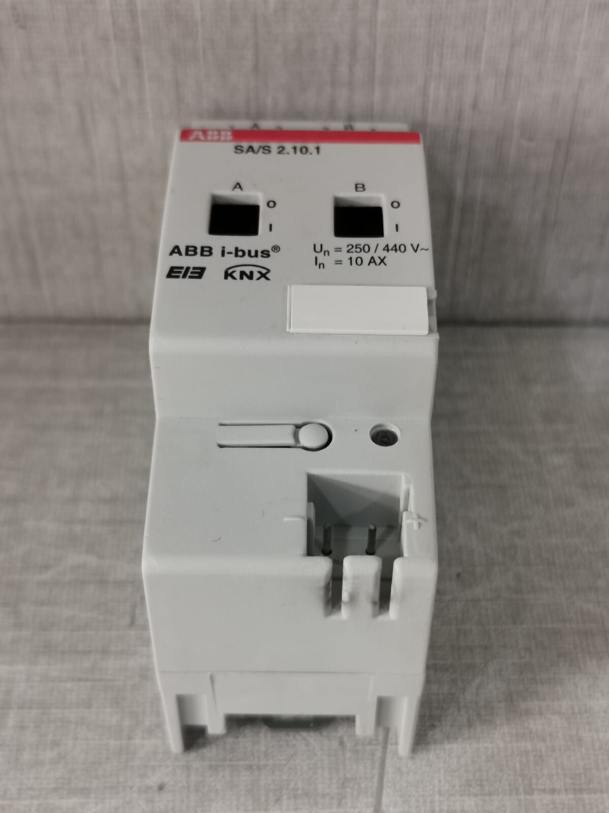 ABB 2CDG 110 039 R0011 ABB SA/S 2.10.1 SWITCH ACTUATOR 2CDG 110 039 R0011 7