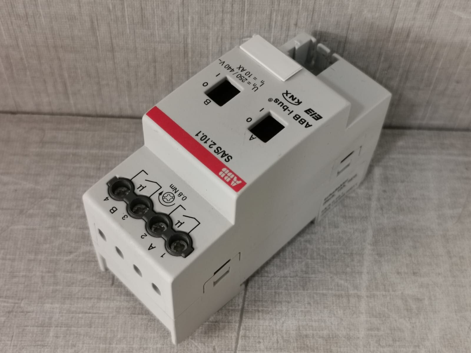 ABB 2CDG 110 039 R0011 ABB SA/S 2.10.1 SWITCH ACTUATOR 2CDG 110 039 R0011 8