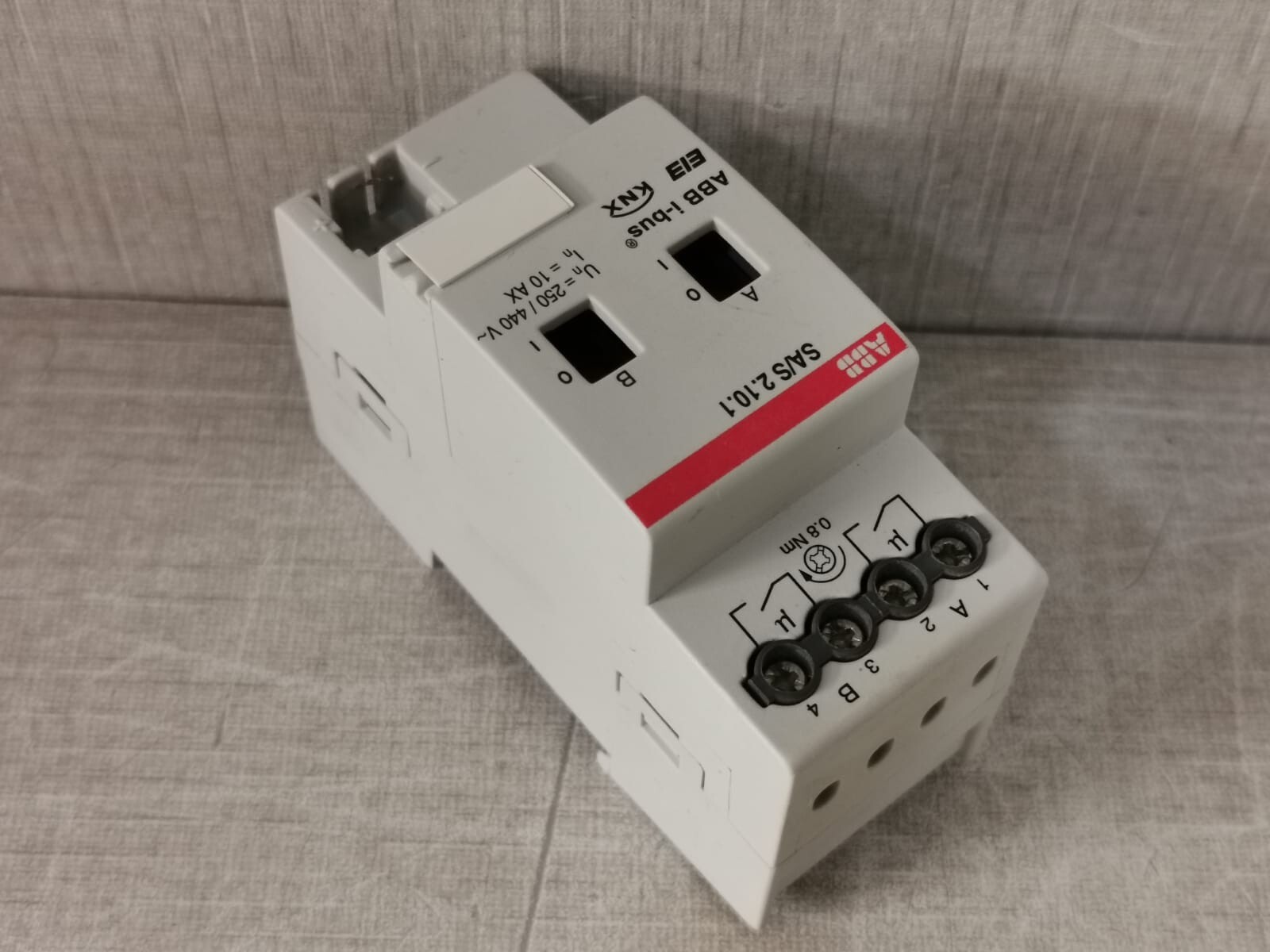 ABB 2CDG 110 039 R0011 ABB SA/S 2.10.1 SWITCH ACTUATOR 2CDG 110 039 R0011 9