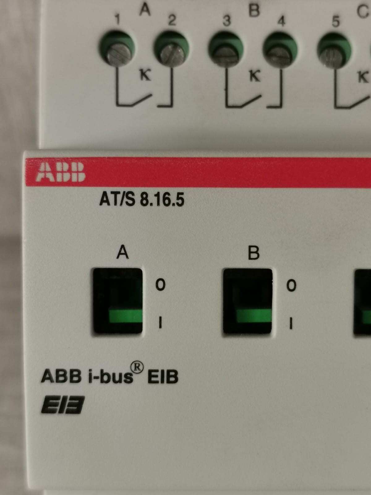 ABB GHQ-631-0047 ABB EIB AT/S 8.16.5 Switching Actuator GHQ 631 0047 R0111 2