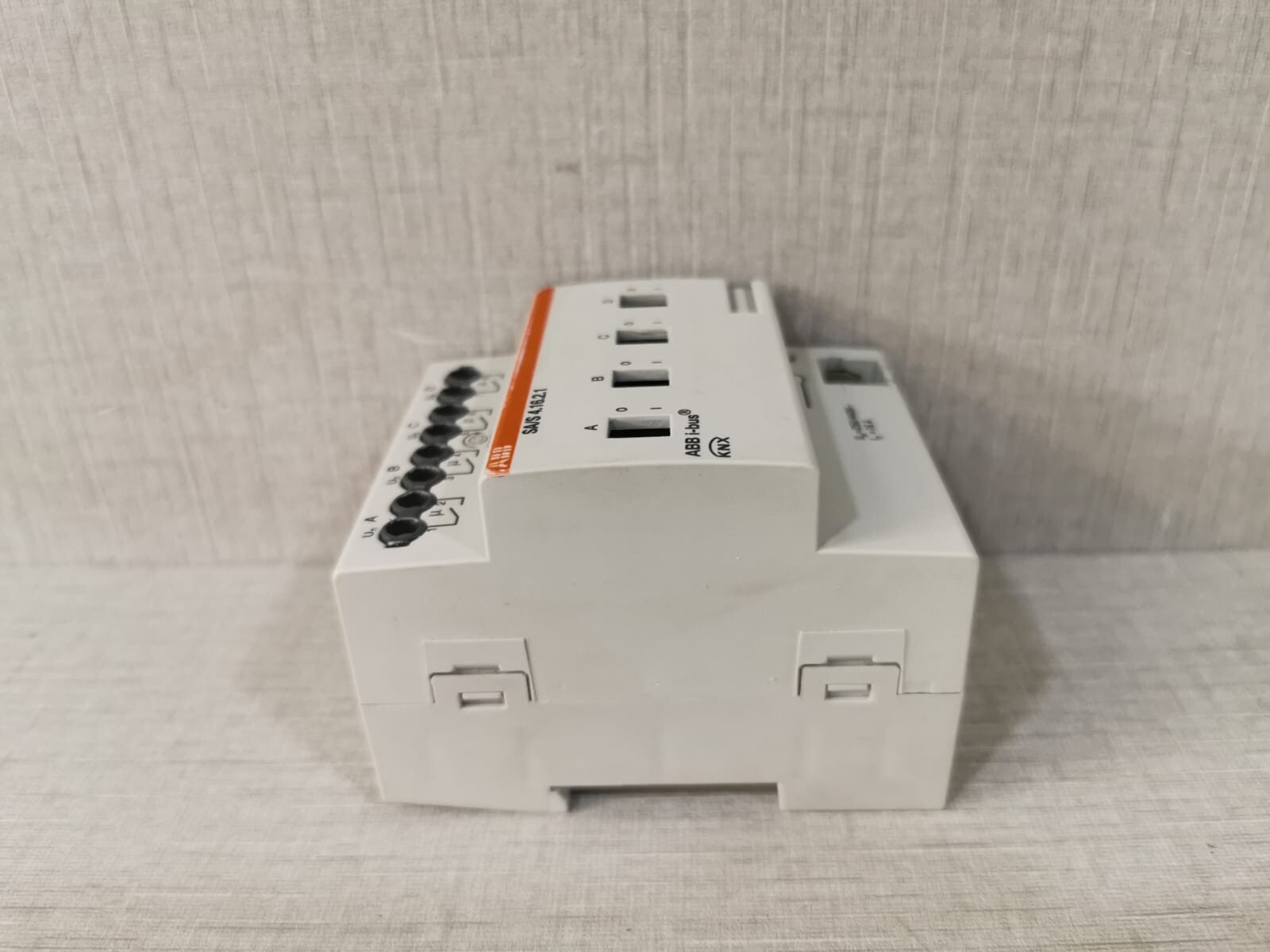ABB SA/S4.16.2.1 ABB 2CDG110160R0011 / ABB Switch Actuator SA/S4.16.2.1 5