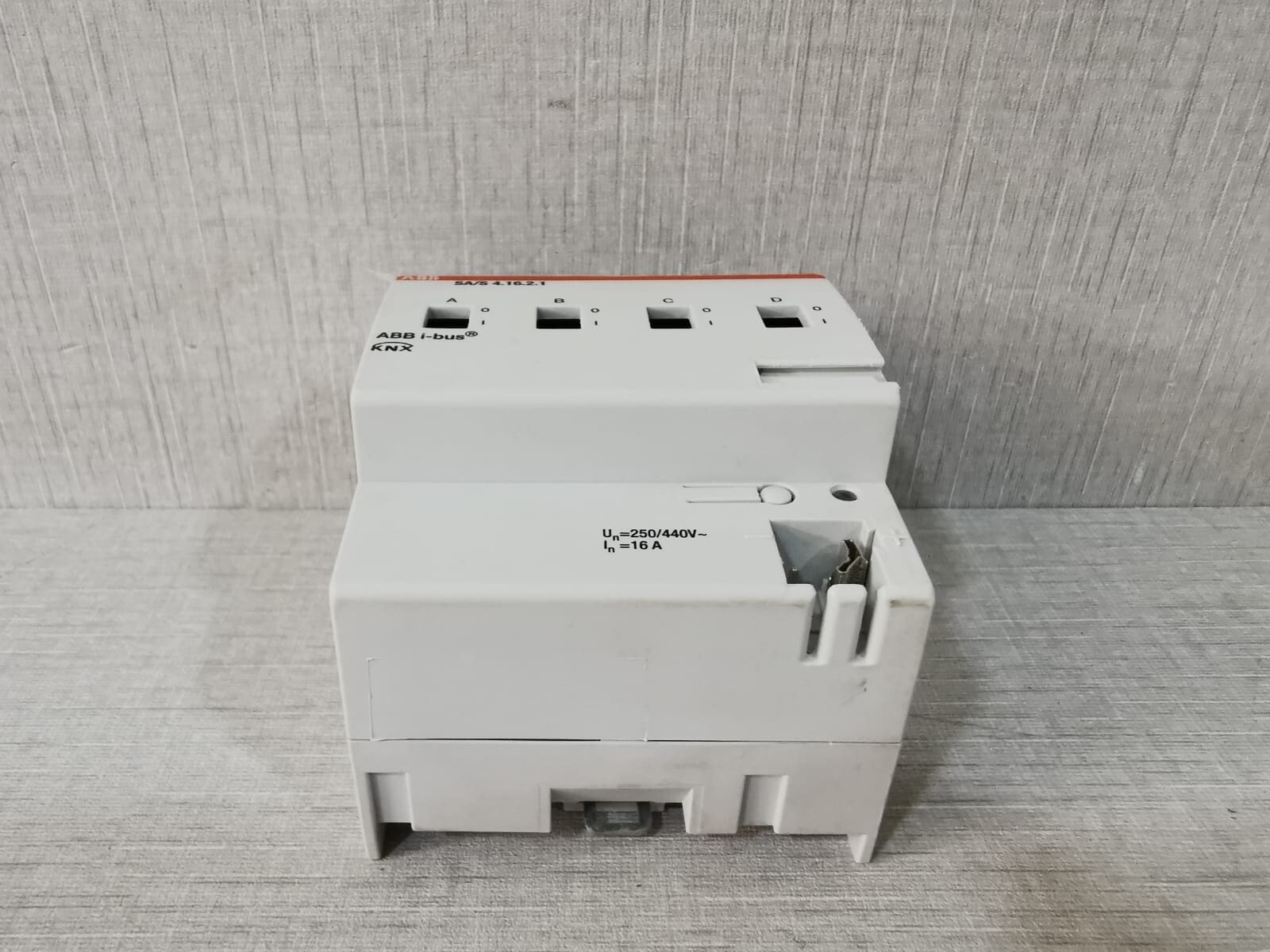 ABB SA/S4.16.2.1 ABB 2CDG110160R0011 / ABB Switch Actuator SA/S4.16.2.1 7