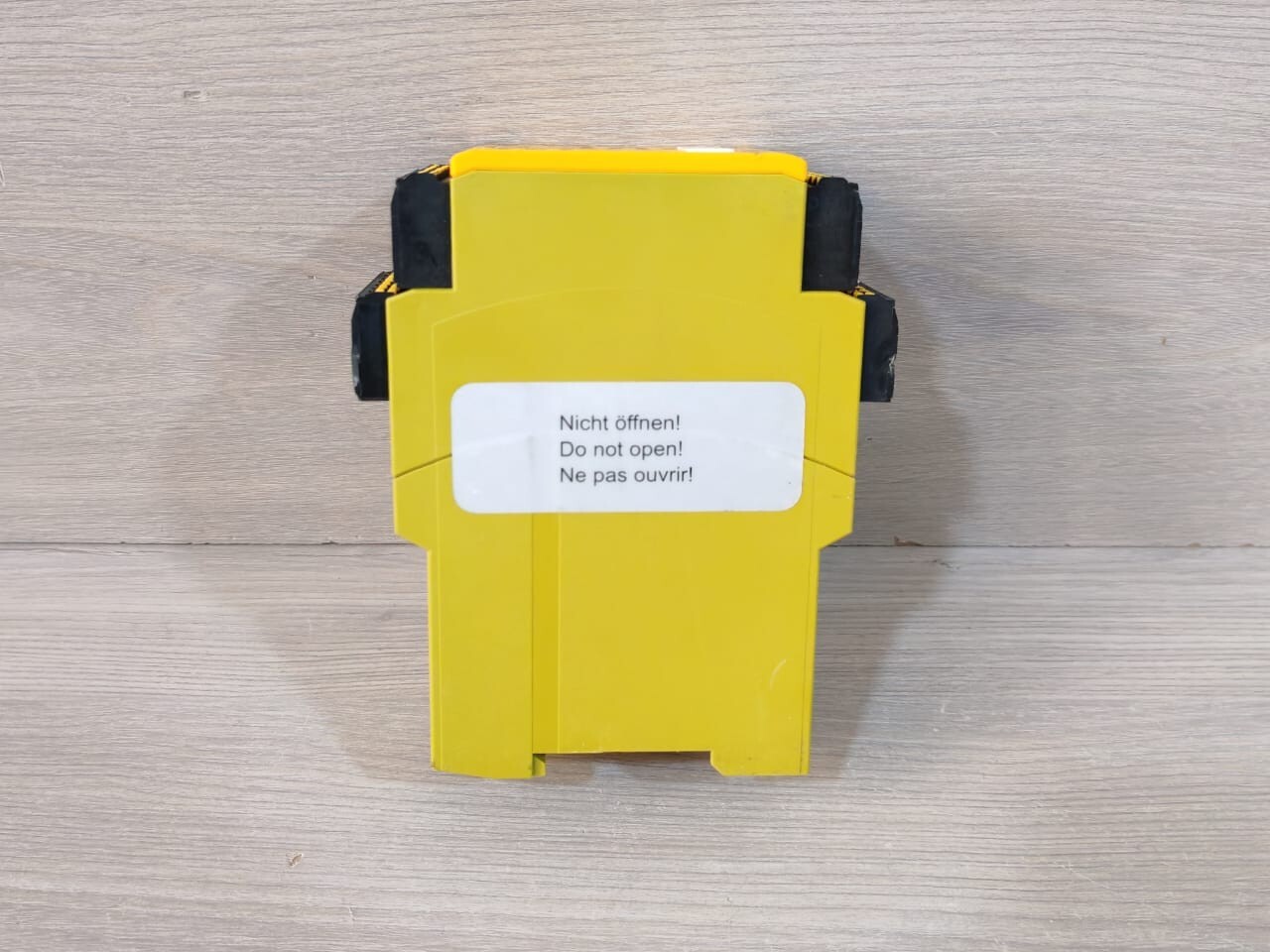 Pilz X1.10P PILZ P2HZ X1.10P SAFETY RELAY 4
