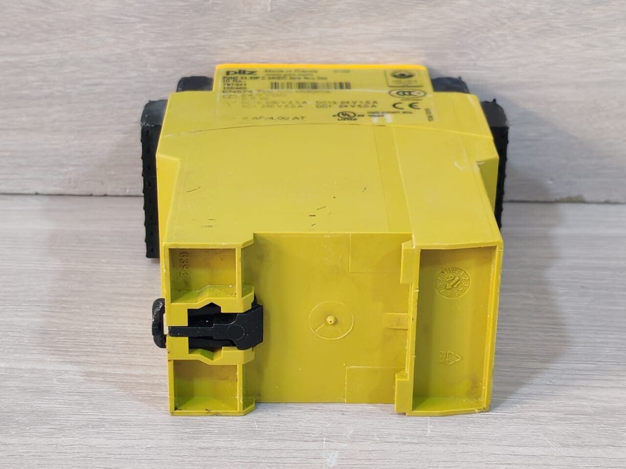 Pilz X1.10P PILZ P2HZ X1.10P SAFETY RELAY 7