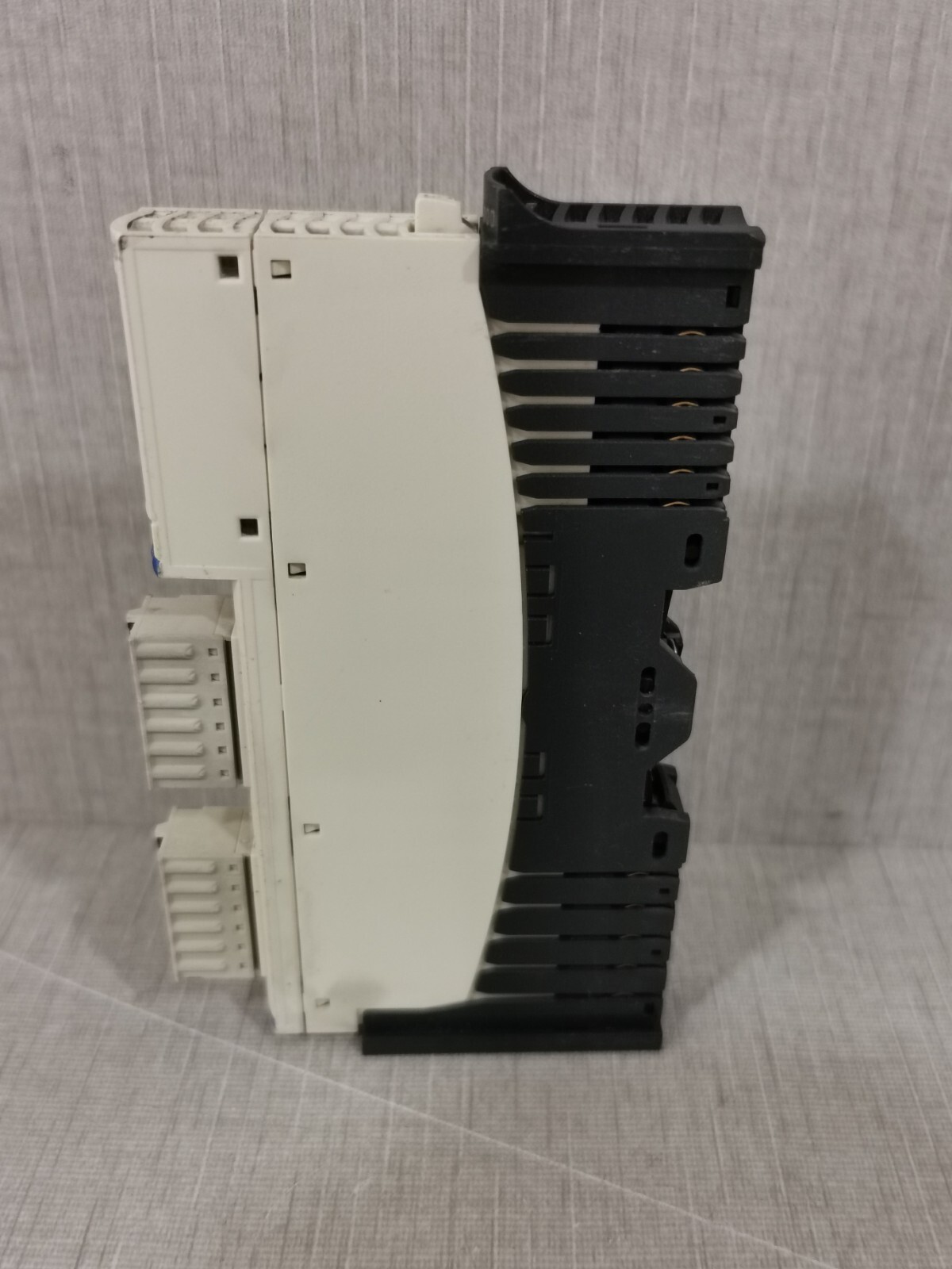 Telemecanique STBDDO3605 PCS Telemecanique Advantys STBDDO3605 Relay W/ Advantys STB XBA 1000 BASE 3