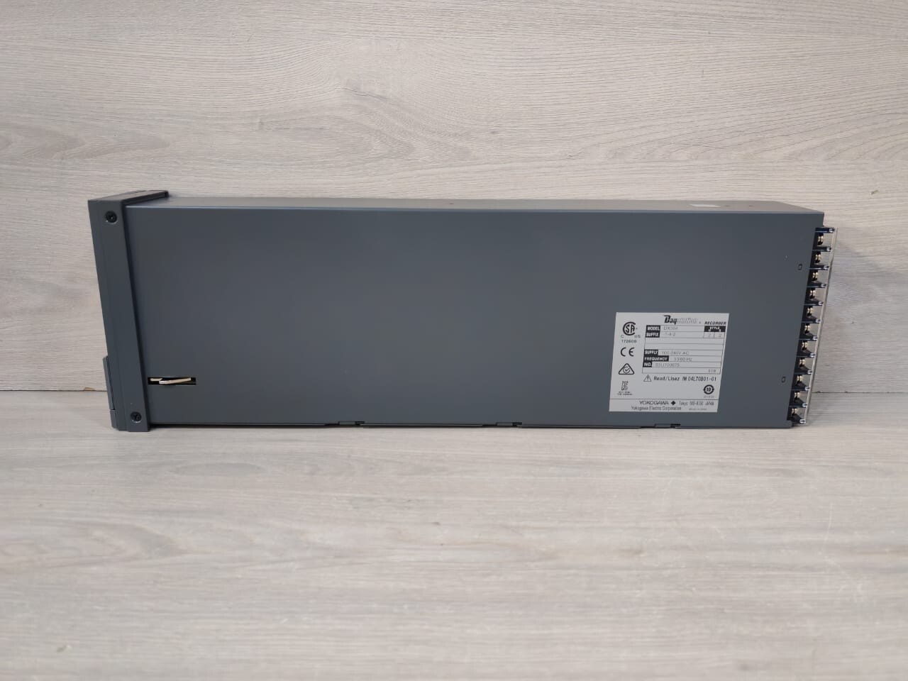 Yokogawa DX364-1-4-2 Yokogawa DX364-1-4-2 Daqstation Chart Recorder 100-240V AC 50/60Hz 8