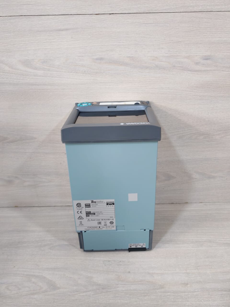 Yokogawa DX1006 -3-4-2 Yokogawa Daqstation DX1006 -3-4-2 Daqstation Chart Recorder 100-240V AC 50/60Hz 10