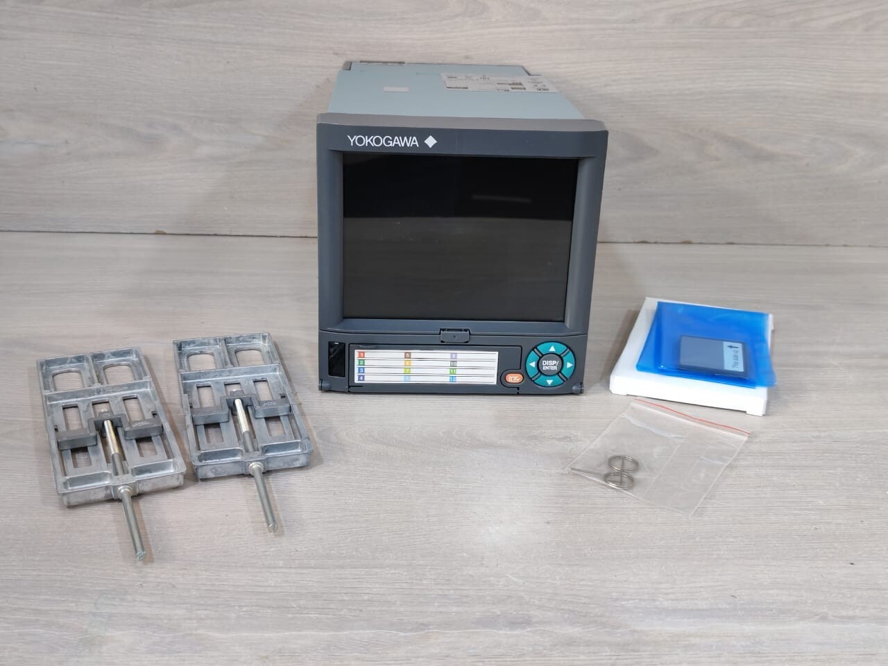 Yokogawa Daqstation DX1006 -3-4-2 Daqstation Chart Recorder 100-240V AC 50/60Hz