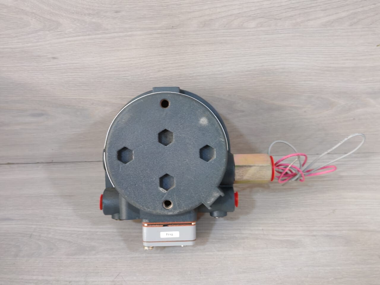 Schneider Electric E69F-BI2 FOXBORO BY SCHNEIDER ELECTRIC E69F-BI2 CURRENT TO AIR CONVERTER 9